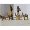 Image 1 : Carved wood décor, wisemen and camel pack chain