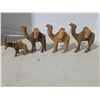 Image 4 : Carved wood décor, wisemen and camel pack chain
