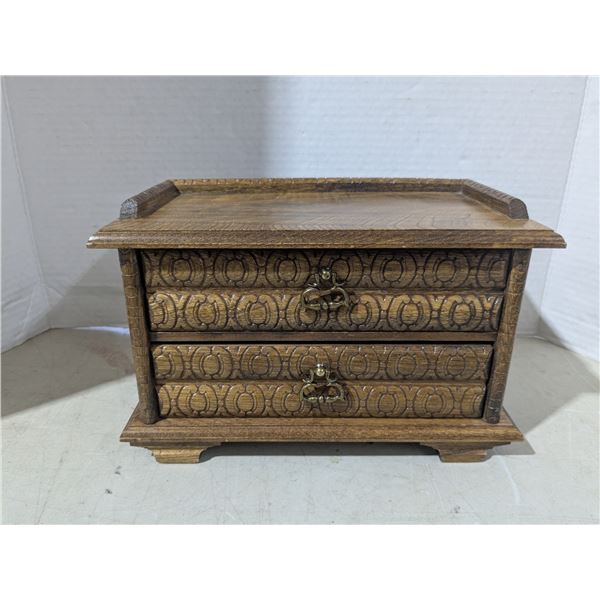 Carved wood décor, jewellery box