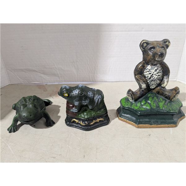 Metal ornaments, frogs and bear