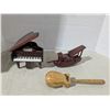 Image 1 : Wood ornaments and collectibles