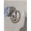 Image 3 : Crystals with carved stone dog