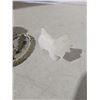 Image 4 : Crystals with carved stone dog