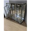 Image 2 : Glass display cabinet, two shelves, 17x6x18.5"