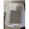 Image 2 : 3 Rubbermaid 68L totes with lids