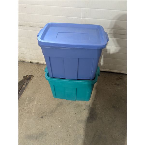 2 Rubbermaid 68L totes with lids