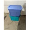 Image 1 : 2 Rubbermaid 68L totes with lids