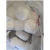 Image 3 : White yarn lot