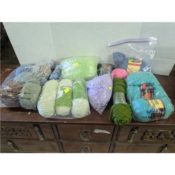 Mixed colored yarn lot