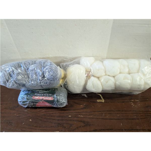 White and grey yarn lot