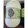 Image 3 : White and blue yarn lot