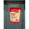 Image 2 : 2 rubbermaid roughneck totes with lids, blue