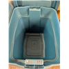 Image 3 : 2 rubbermaid roughneck totes with lids, blue