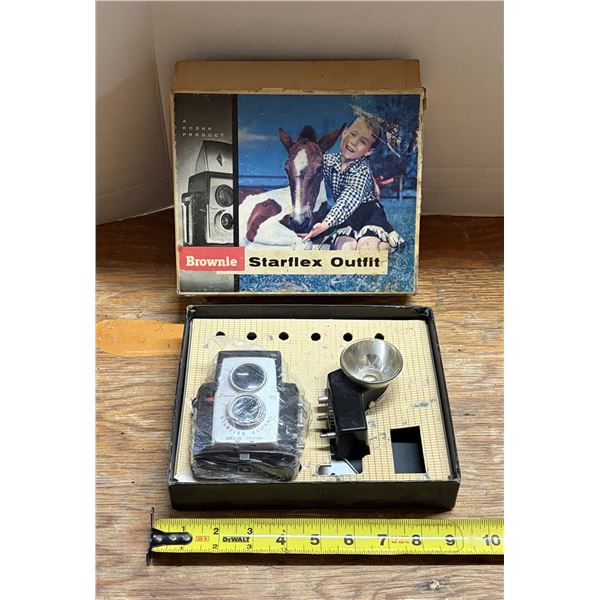 Vintage Kodak Brownie Starflex Outfit (circa late 1950s to early 1960s).
