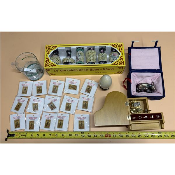 Lot of Decorative Items.