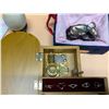 Image 4 : Lot of Decorative Items.