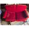 Image 2 : hyda bed- 53" by 31" by 32"H