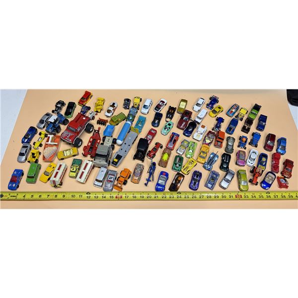 Lot of Vintage Die Cast Hot Wheels, Matchbox Cars, etc.