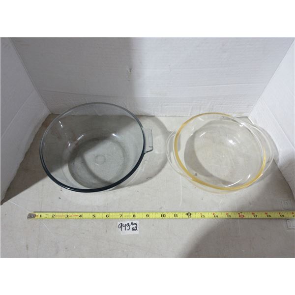 (2) Pyrex dishes