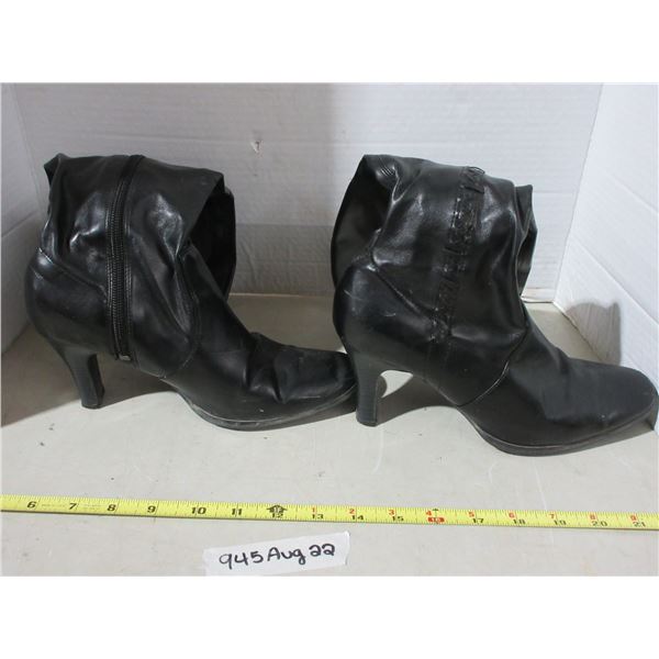Womens heeled boots size 7