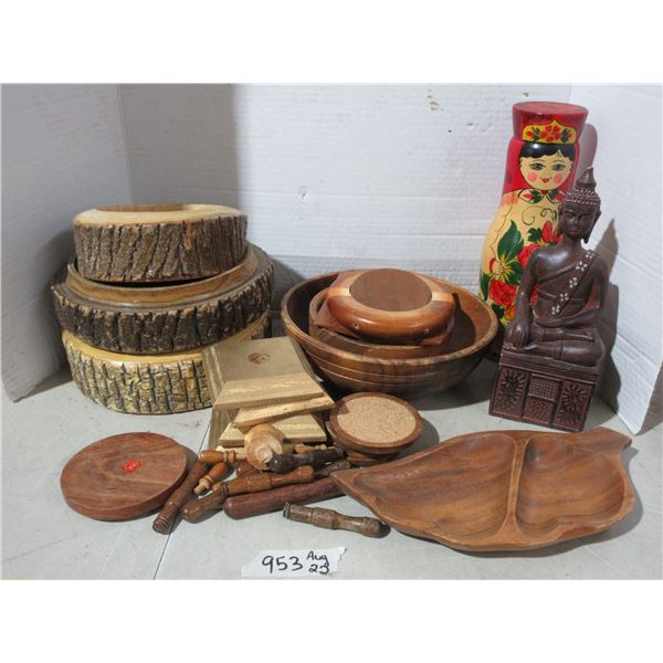 Lot of wood items