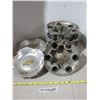 Image 1 : (4) GMC hub cap and (2) Chervrolet wheel center cap