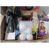 Image 2 : Table lamp, sandals, etc