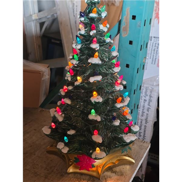 Light up pottery christmas tree décor- works