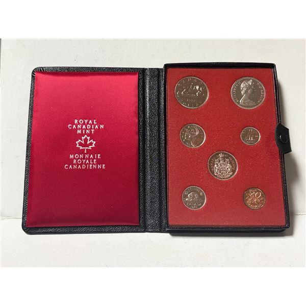 1972 Double Dollar Specimen Set. 7-coin set. Housed in its original Royal Canadian Mint case.