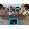 Image 1 : Mixed décor lot, baskets, vases, etc