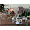 Image 3 : Mixed décor lot, baskets, vases, etc