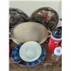Image 3 : Mixed kitchenware lot, serving trays, turkey cooker, etc.