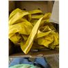Image 4 : Mixed lot, inflatable sumo suit, head hammock, rain pants, etc.