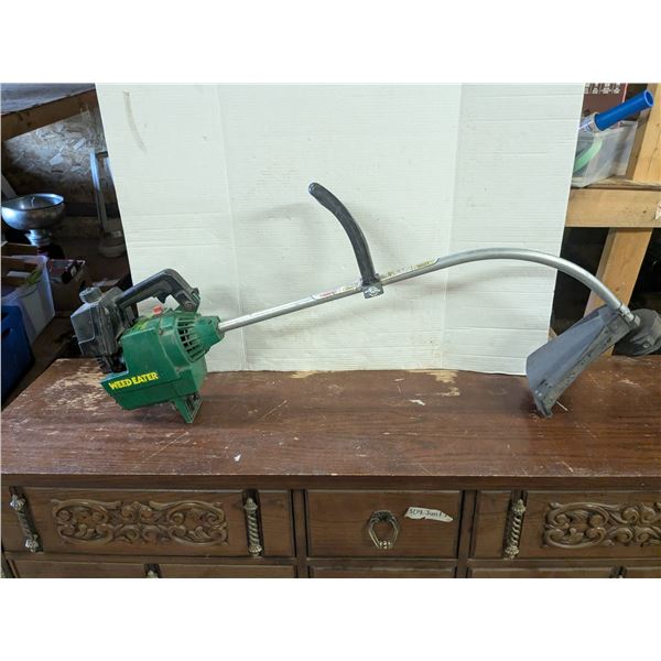 "Weed Eater" Gas weed wacker, 17" cut, untested-good compression