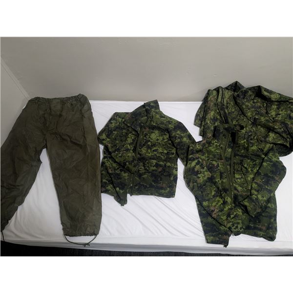 2 Woodland Digital Camo fleece sweaters(size 6736), with lightweight camo sleeping bag, and olive gr