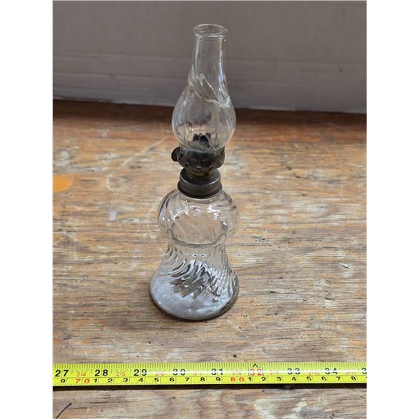 Mini oil lamp with chimney