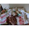 Image 1 : Mixed table clothes and doilies