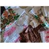 Image 4 : Mixed table clothes and doilies
