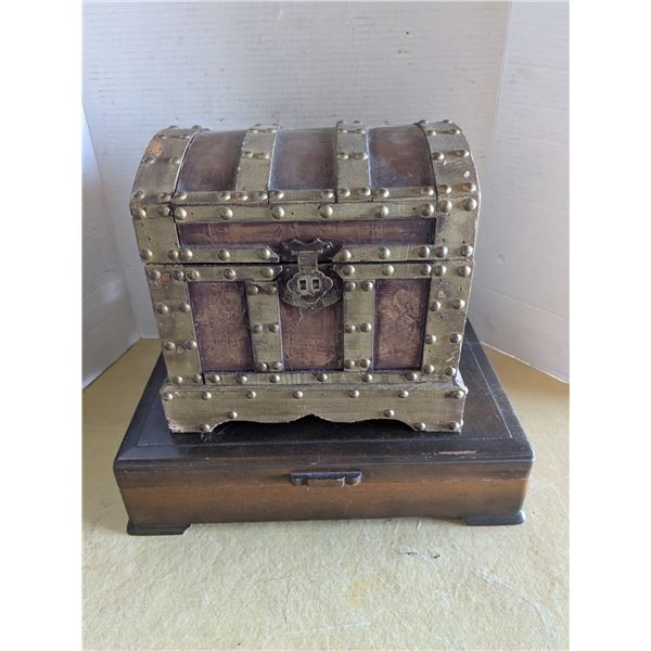 2 Wood chests/boxes