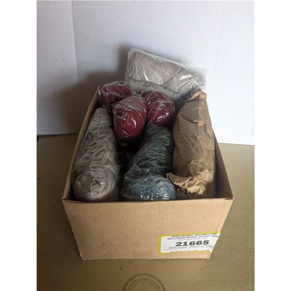 Box of mixed yarn