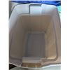 Image 3 : 2- 22Gallon rubbermaid totes with lids
