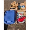 Image 1 : Mixed pallet lot, bin of linens, housewares, décor, etc