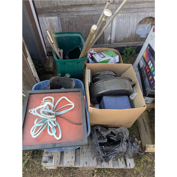 Mixed pallet lot, Kitchenware, décor, curtian rods, etc.