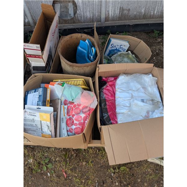 Mixed pallet lot, décor, linens, glassware, etc