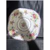 Image 16 : Royal Albert Bone China "Petit Point" Pattern England 51-Piece Set