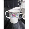 Image 19 : Royal Albert Bone China "Petit Point" Pattern England 51-Piece Set