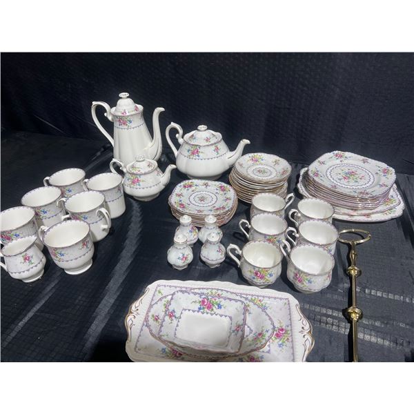 Royal Albert Bone China "Petit Point" Pattern England 51-Piece Set