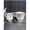 Image 21 : Royal Albert Bone China "Petit Point" Pattern England 51-Piece Set