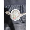 Image 23 : Royal Albert Bone China "Petit Point" Pattern England 51-Piece Set