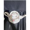 Image 25 : Royal Albert Bone China "Petit Point" Pattern England 51-Piece Set